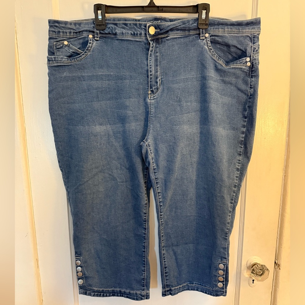 Avenue Blue Denim Capri Jeans